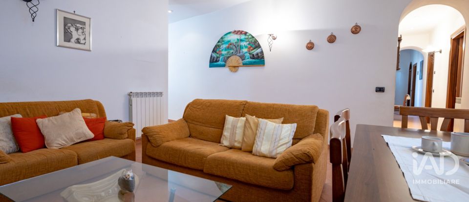 Appartamento 8 locali di 176 m² a Sarteano (53047)