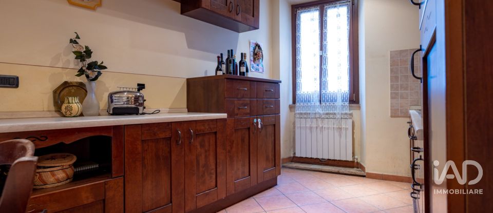 Appartamento 8 locali di 176 m² a Sarteano (53047)