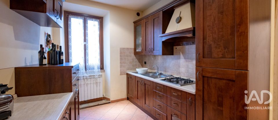 Appartamento 8 locali di 176 m² a Sarteano (53047)