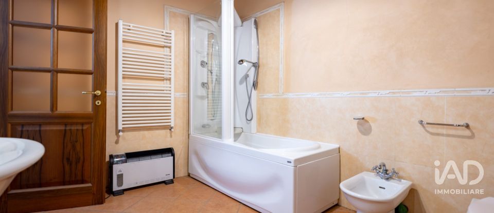 Appartamento 8 locali di 176 m² a Sarteano (53047)