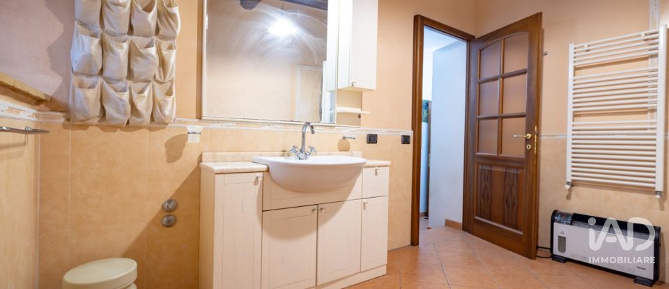 Appartamento 8 locali di 176 m² a Sarteano (53047)