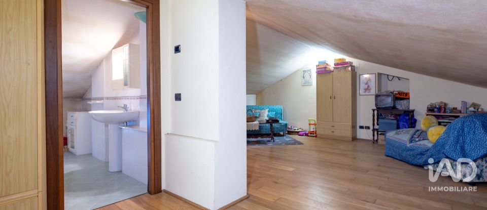 Appartamento 8 locali di 176 m² a Sarteano (53047)