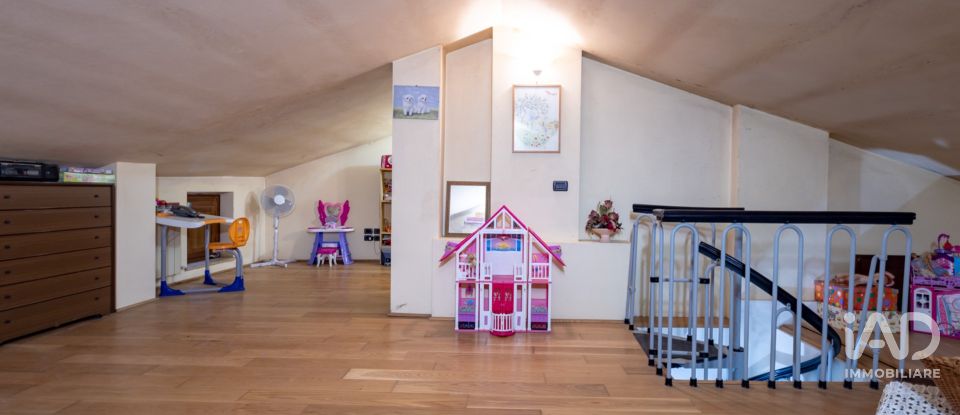 Appartamento 8 locali di 176 m² a Sarteano (53047)