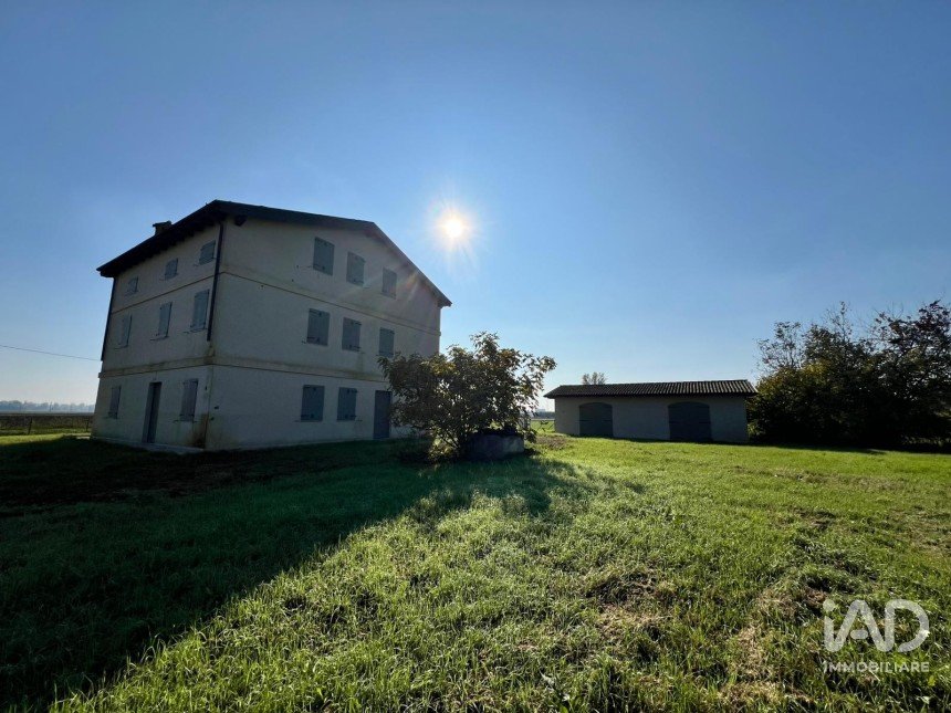 Casa indipendente 6 locali di 350 m² in San Felice sul Panaro (41038)