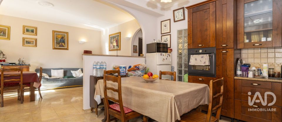 Appartamento 8 locali di 195 m² a Torino (10141)