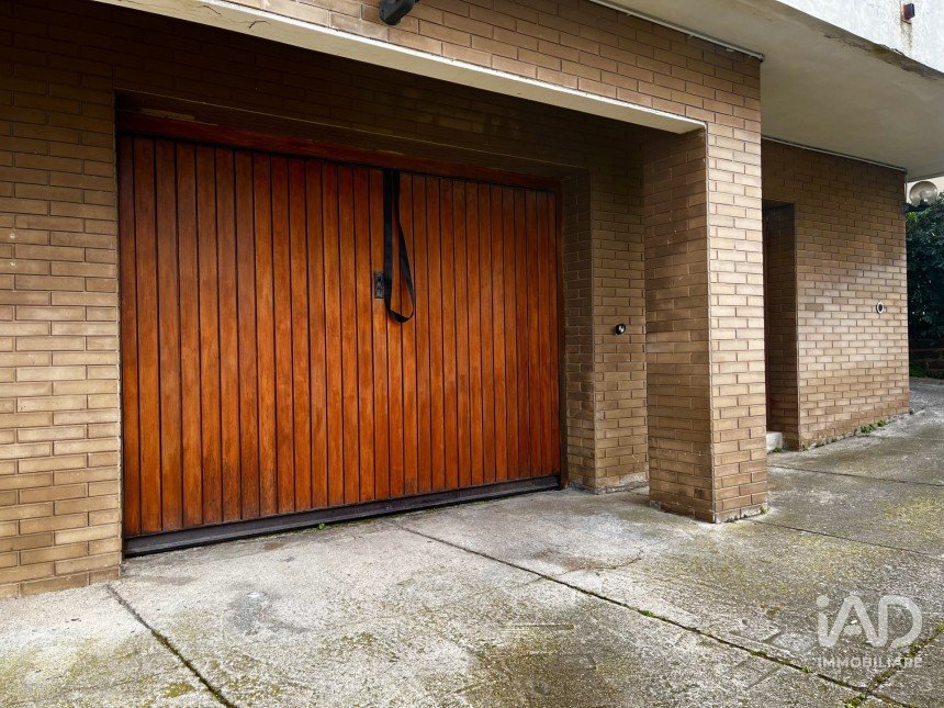 Posto auto di 80 m² in Ancona (60124)