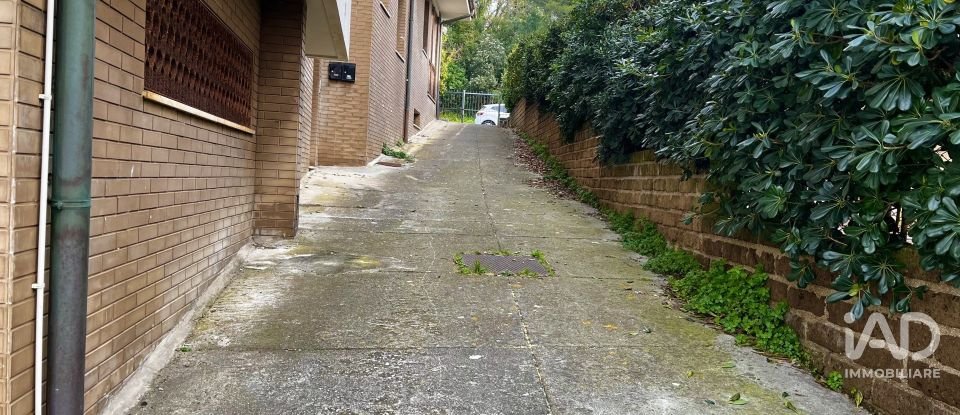 Posto auto di 80 m² in Ancona (60124)