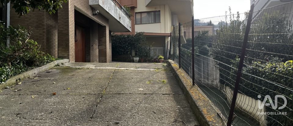 Posto auto di 80 m² in Ancona (60124)