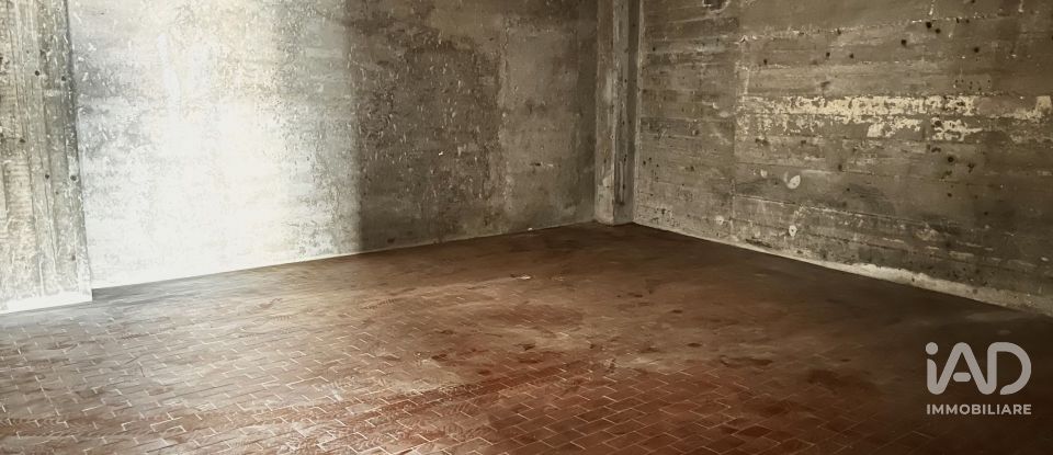 Posto auto di 80 m² in Ancona (60124)