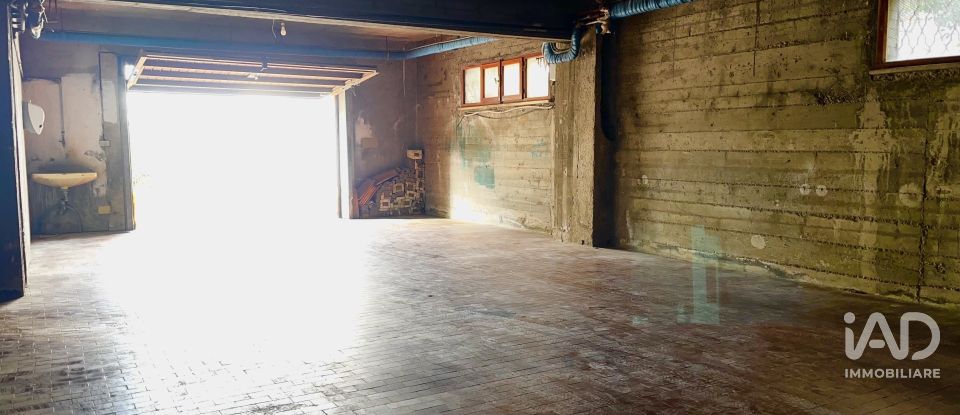 Posto auto di 80 m² in Ancona (60124)