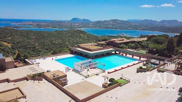Negozio / locale commerciale di 156 m² in Olbia (07026)