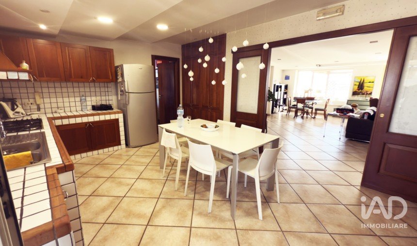 Four-room apartment of 120 m² in Orta di Atella (81030)