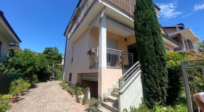 Casa indipendente / Villa 0 locali di 200 m² in Settimo Torinese (10036)