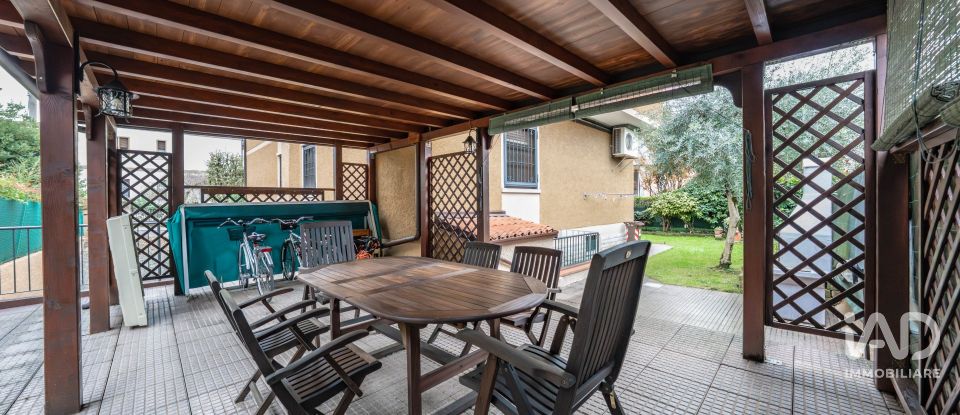 Casa indipendente / Villa 8 locali di 220 m² in Brescia (25127)