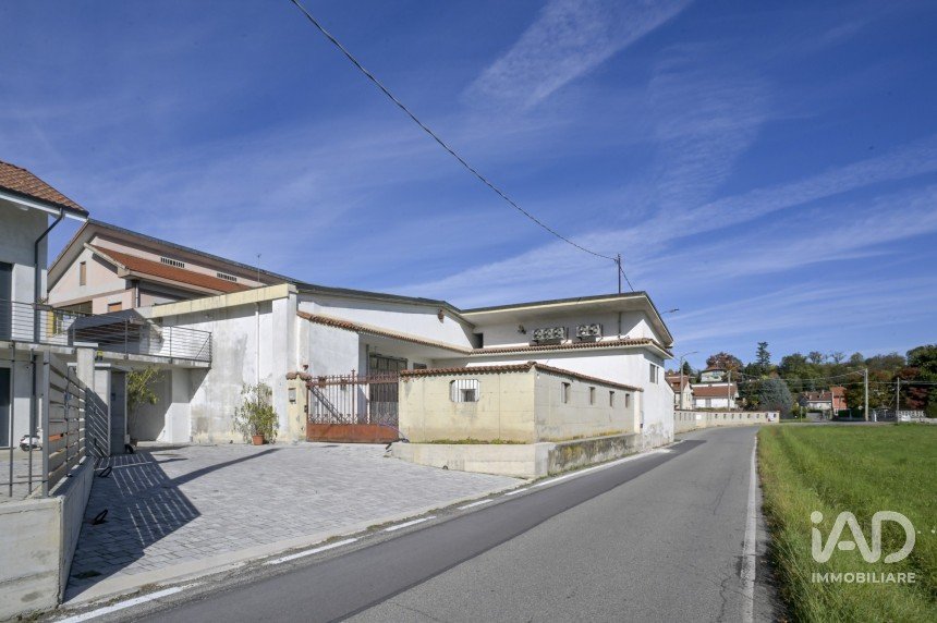 Warehouse of 580 m² in San Carlo Canavese (10070)