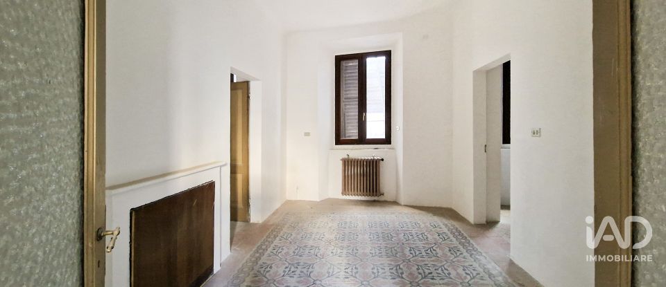 House 11 rooms of 104 m² in Tolentino (62029)