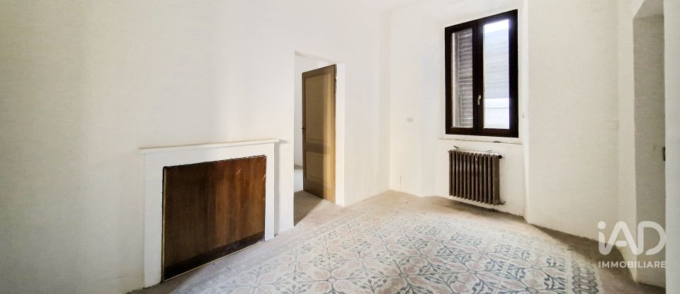 House 11 rooms of 104 m² in Tolentino (62029)