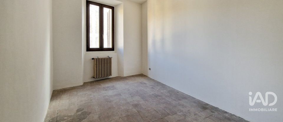 House 11 rooms of 104 m² in Tolentino (62029)