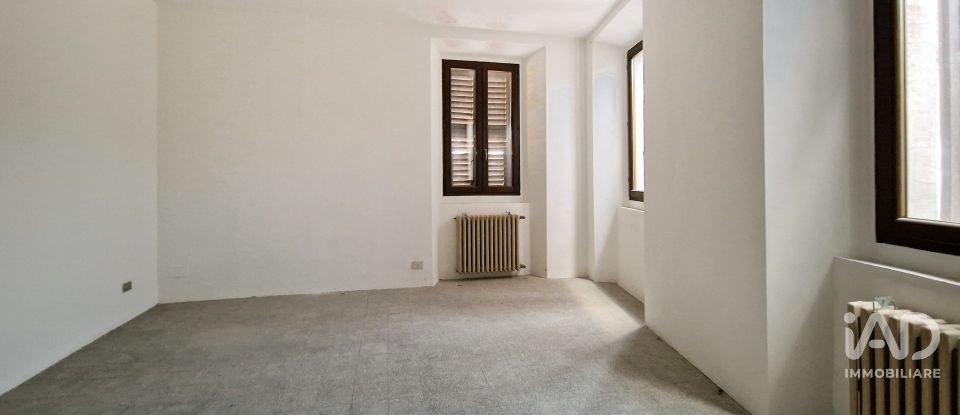 House 11 rooms of 104 m² in Tolentino (62029)