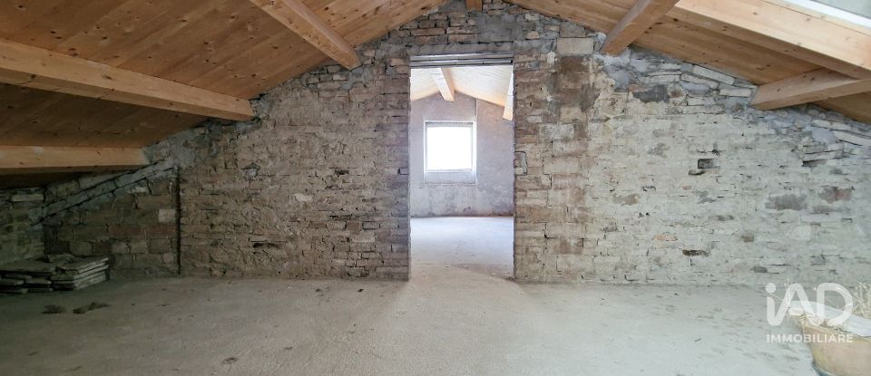 House 11 rooms of 104 m² in Tolentino (62029)