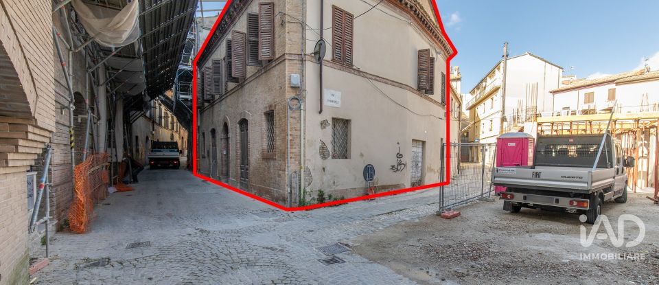 House 11 rooms of 104 m² in Tolentino (62029)