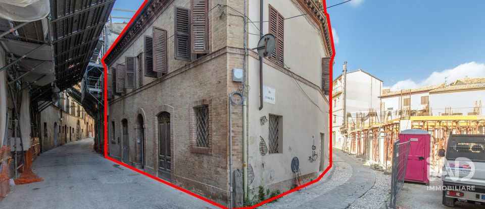 House 11 rooms of 104 m² in Tolentino (62029)