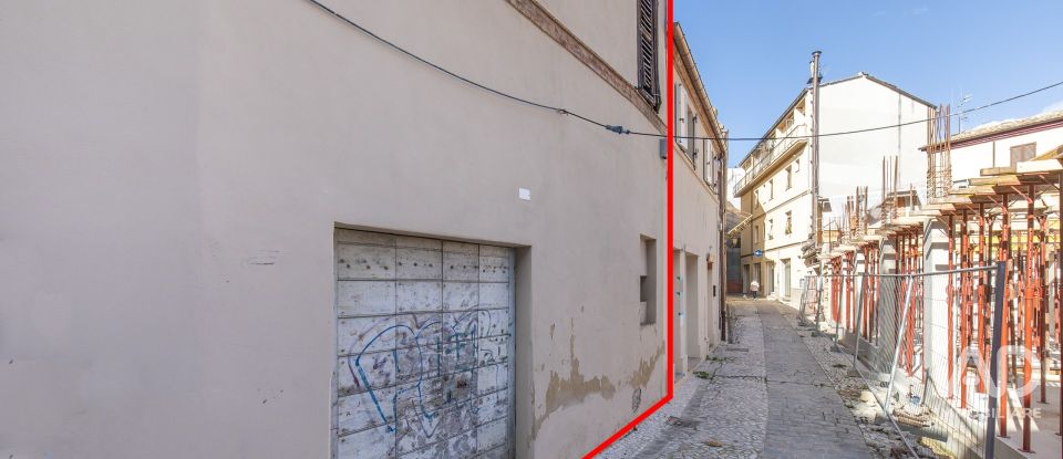 House 11 rooms of 104 m² in Tolentino (62029)