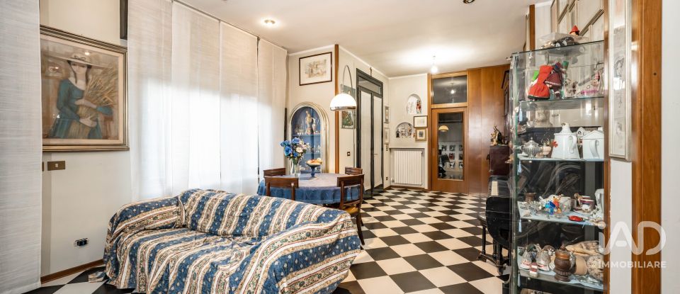 House 7 rooms of 190 m² in Peschiera del Garda (37019)