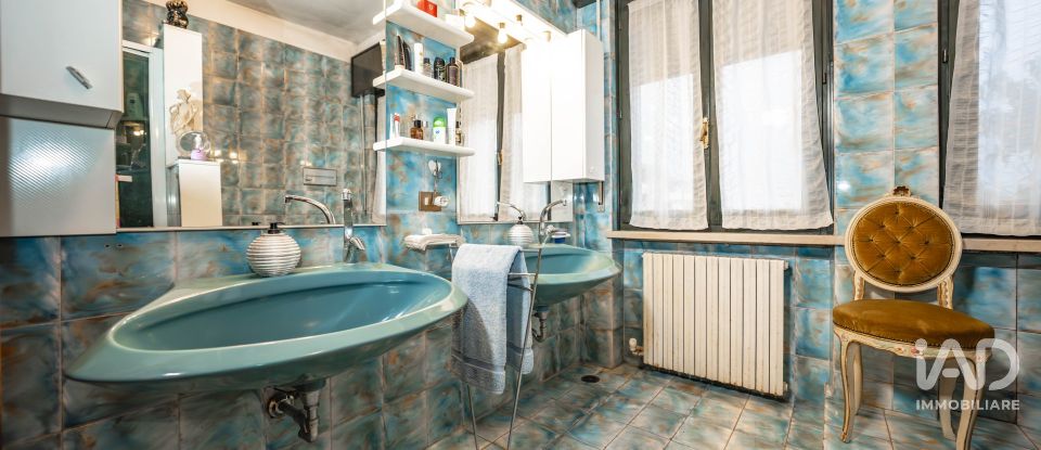 House 7 rooms of 190 m² in Peschiera del Garda (37019)