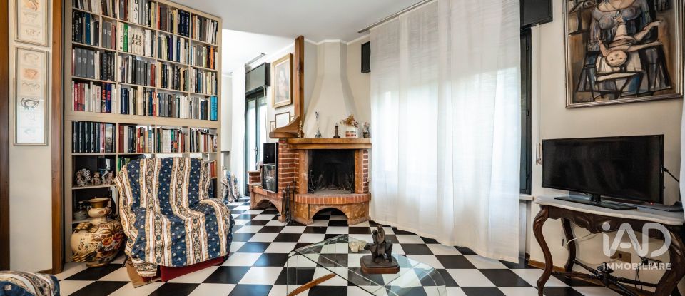 House 7 rooms of 190 m² in Peschiera del Garda (37019)