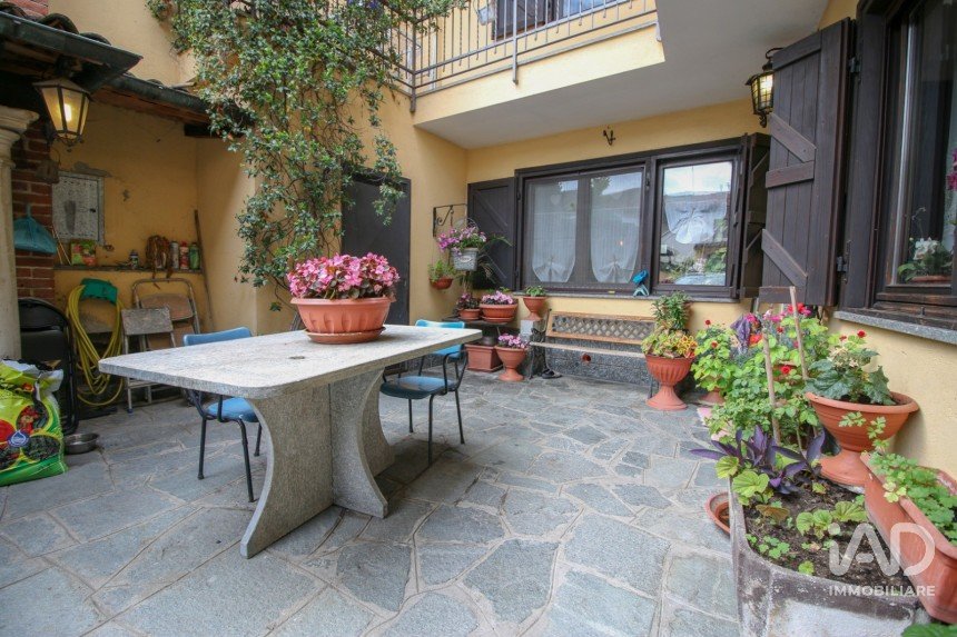 House 6 rooms of 220 m² in San Benigno Canavese (10080)