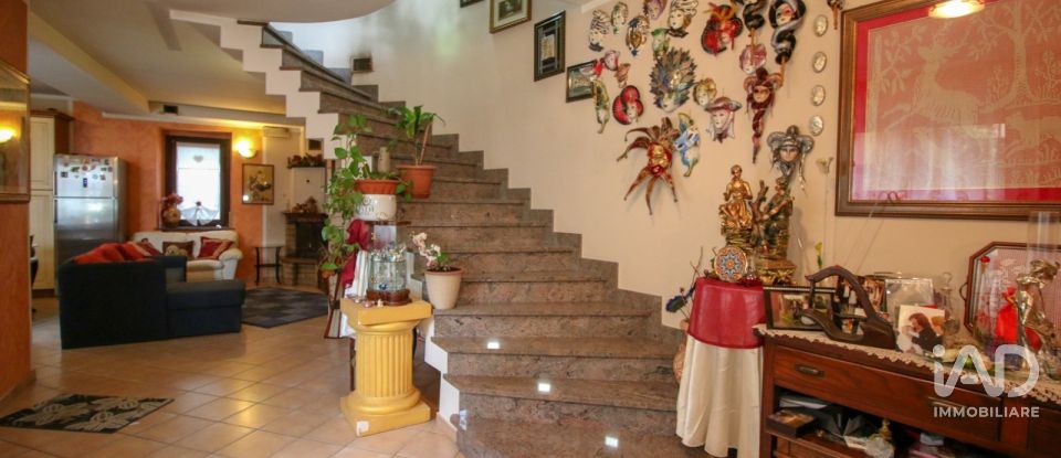 House 6 rooms of 220 m² in San Benigno Canavese (10080)