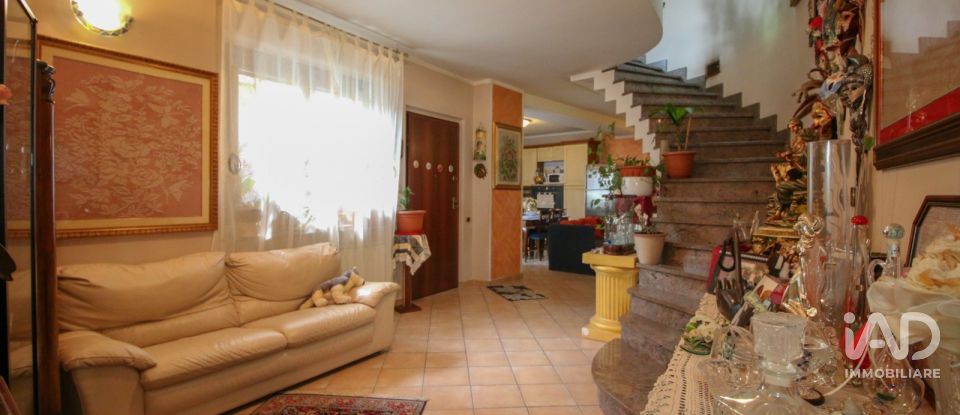House 6 rooms of 220 m² in San Benigno Canavese (10080)
