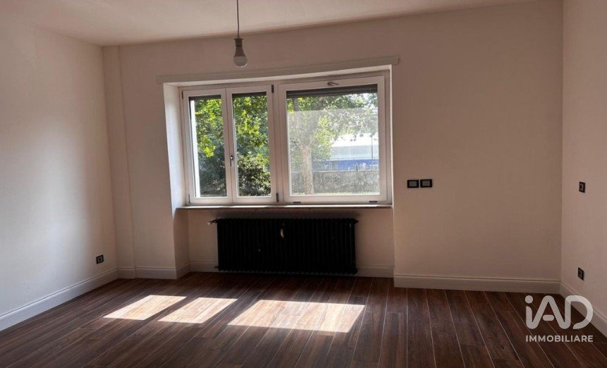 Apartment 6 rooms of 120 m² in Torino (10141)