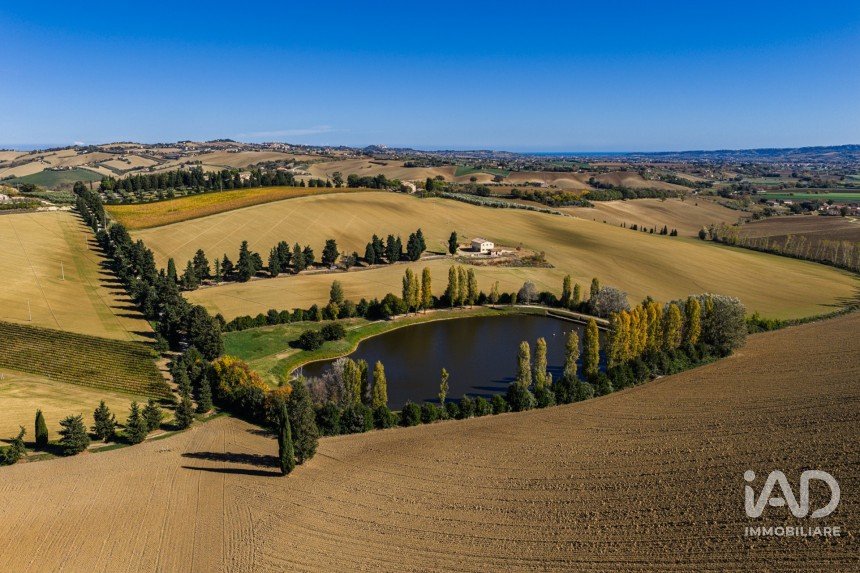 Farm 8 rooms of 300 m² in Macerata (62100)