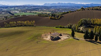 Casale 8 locali di 300 m² in Macerata (62100)