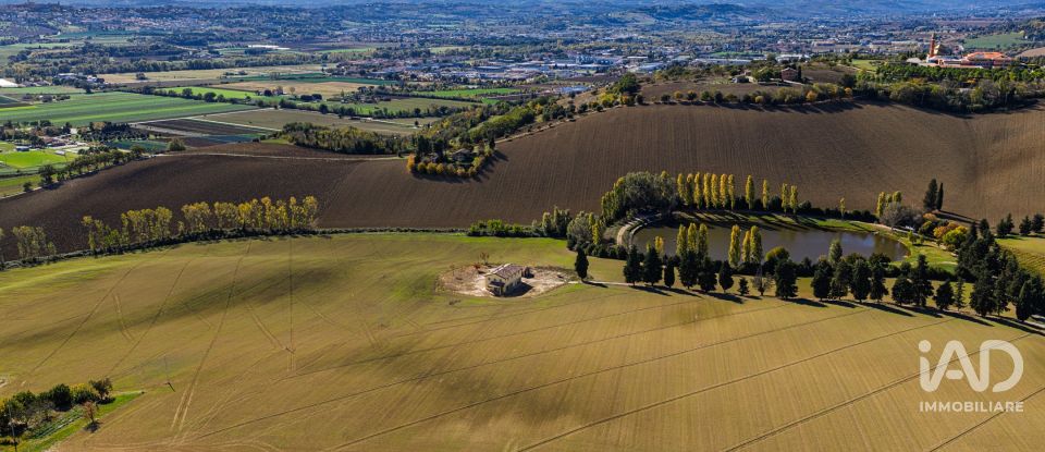 Farm 8 rooms of 300 m² in Macerata (62100)