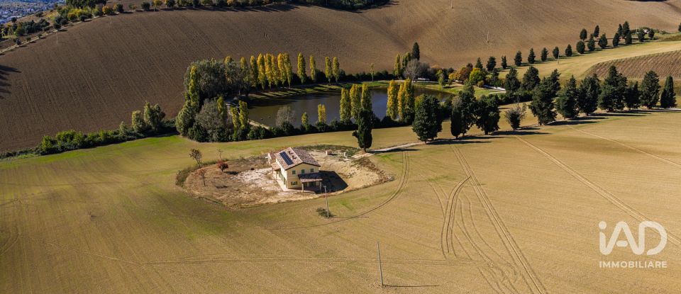 Farm 8 rooms of 300 m² in Macerata (62100)