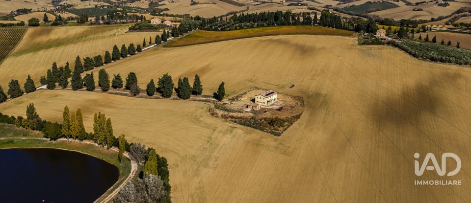 Farm 8 rooms of 300 m² in Macerata (62100)