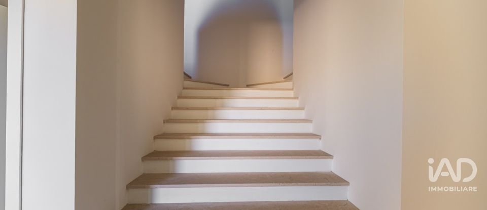 Farm 8 rooms of 300 m² in Macerata (62100)