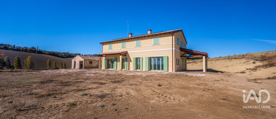 Farm 8 rooms of 300 m² in Macerata (62100)