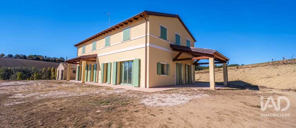 Farm 8 rooms of 300 m² in Macerata (62100)