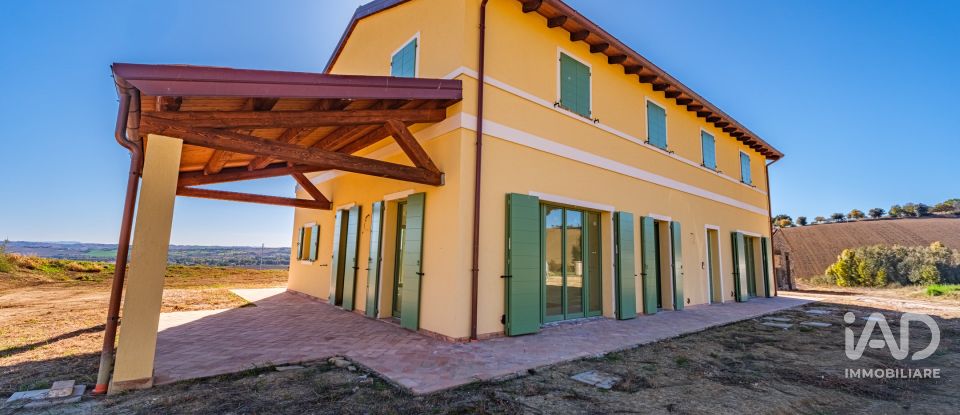 Farm 8 rooms of 300 m² in Macerata (62100)