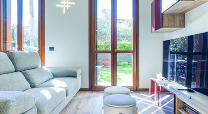 Two-room apartment of 67 m² in Lecco (23900)