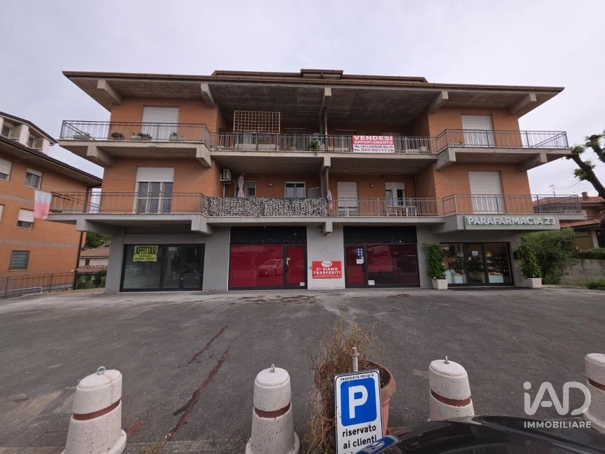Shop / premises commercial of 83 m² in Montegiorgio (63833)