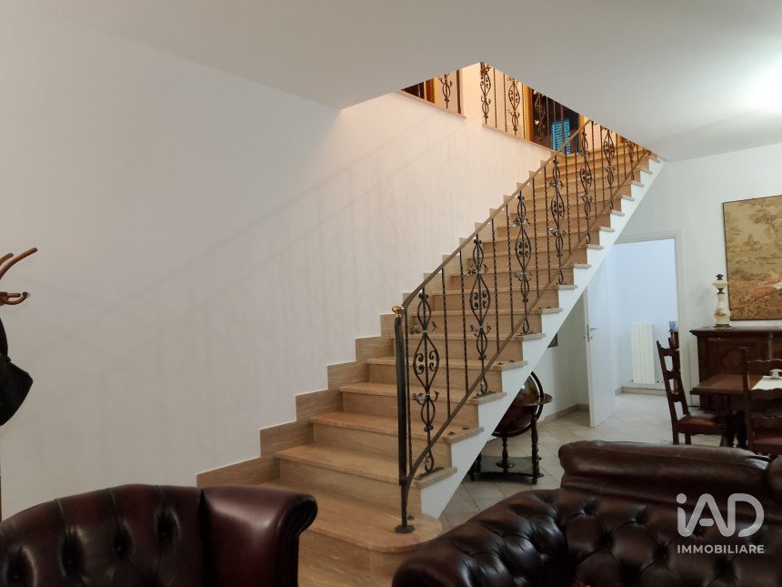 Villa Bifamiliare 12 locali di 300 m² in Treia (62010)