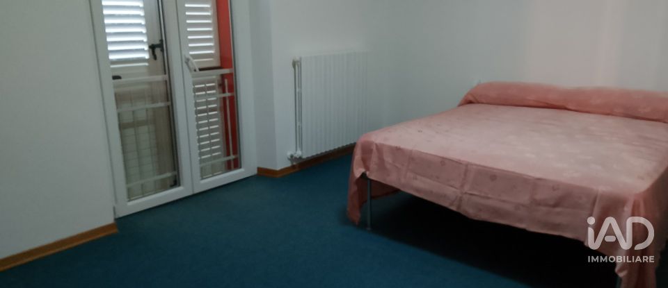 Villa Bifamiliare 12 locali di 300 m² in Treia (62010)