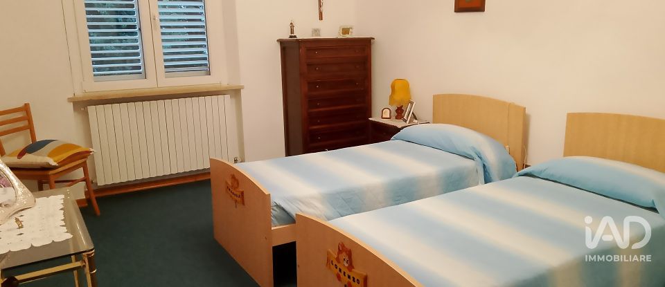 Villa Bifamiliare 12 locali di 300 m² in Treia (62010)