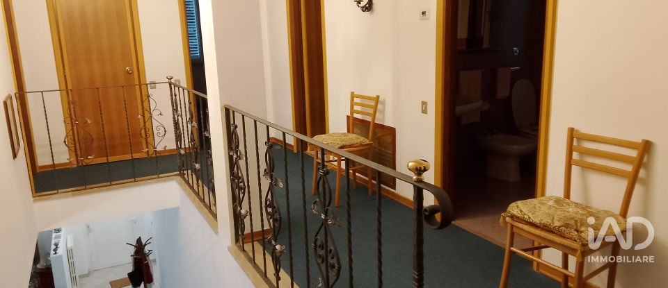 Villa Bifamiliare 12 locali di 300 m² in Treia (62010)