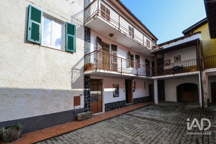House 8 rooms of 160 m² in Roccavignale (17017)